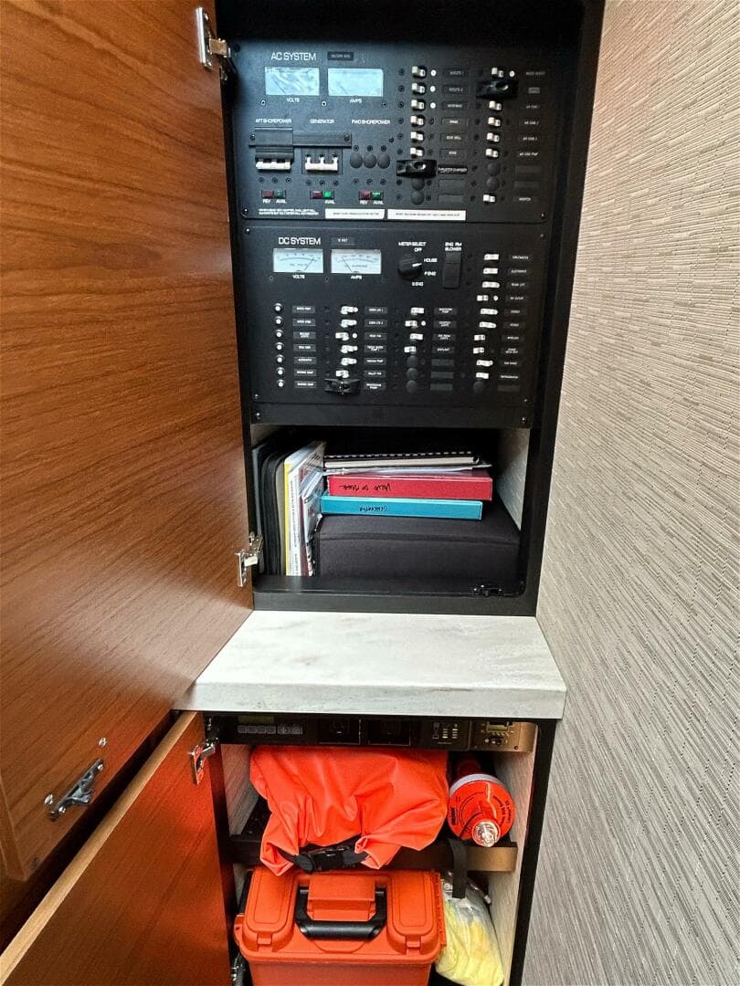 2017 Tiara Yachts C39 Coupe — photo 14