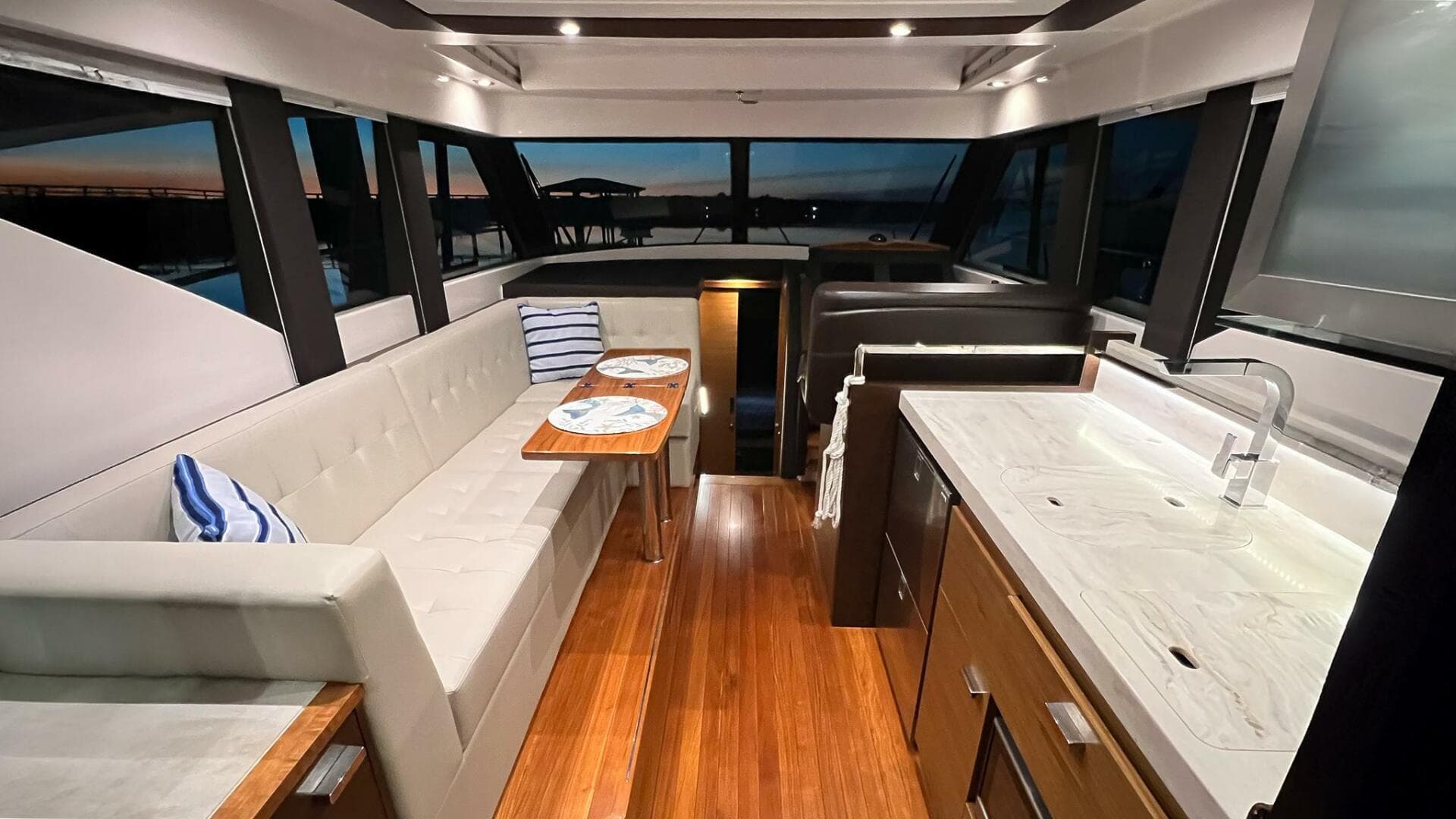 2017 Tiara Yachts C39 Coupe — photo 9