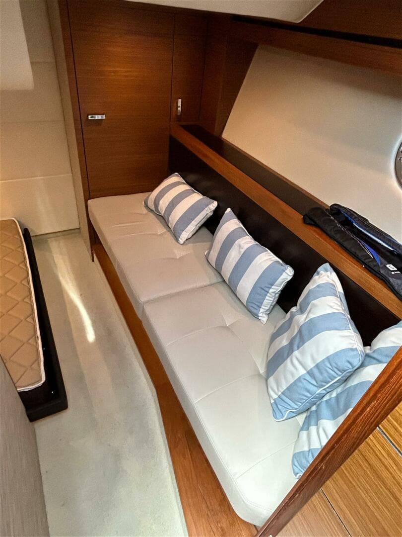 2017 Tiara Yachts C39 Coupe — photo 13