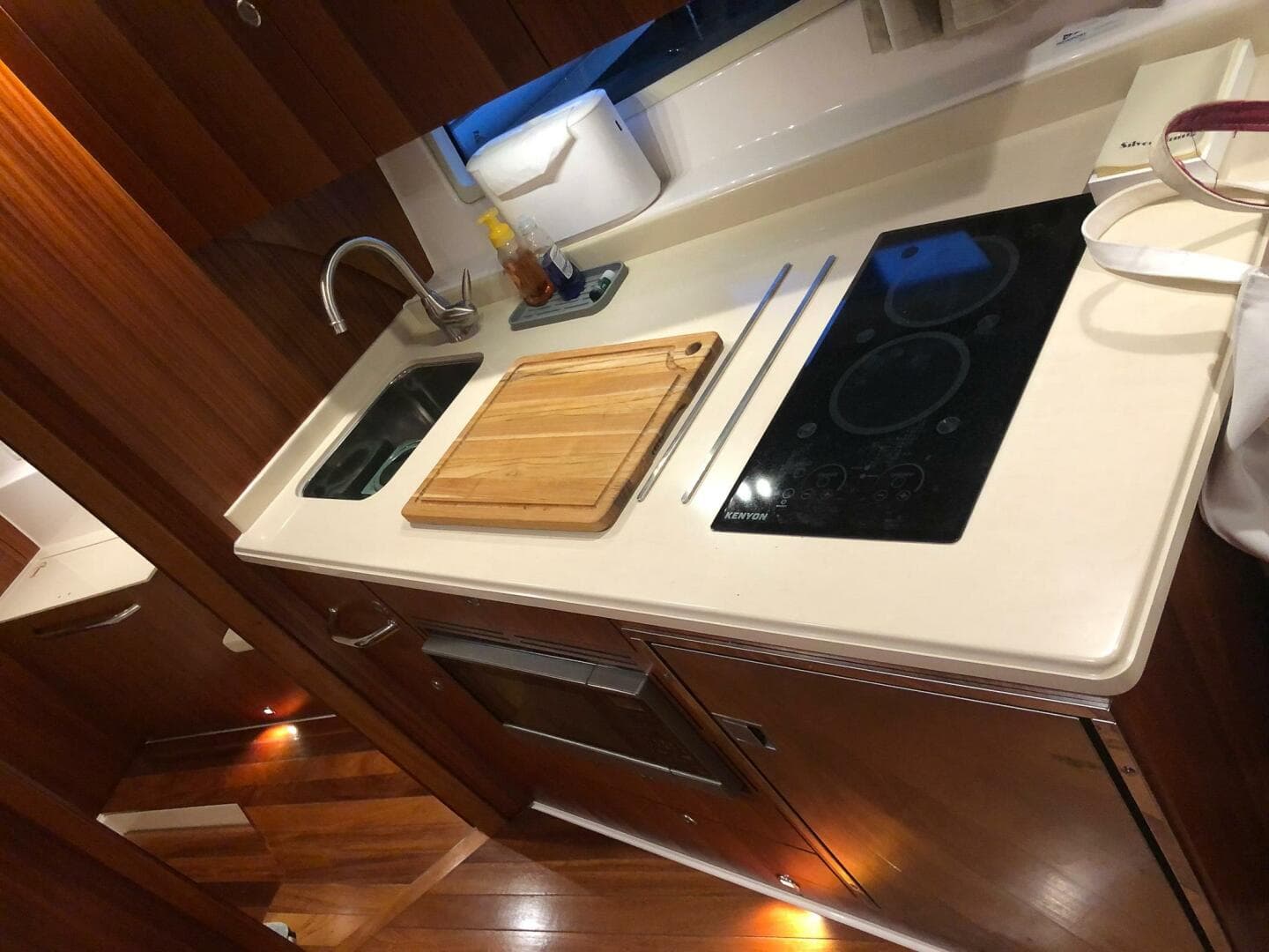 2017 Tiara Yachts C39 Coupe — photo 12