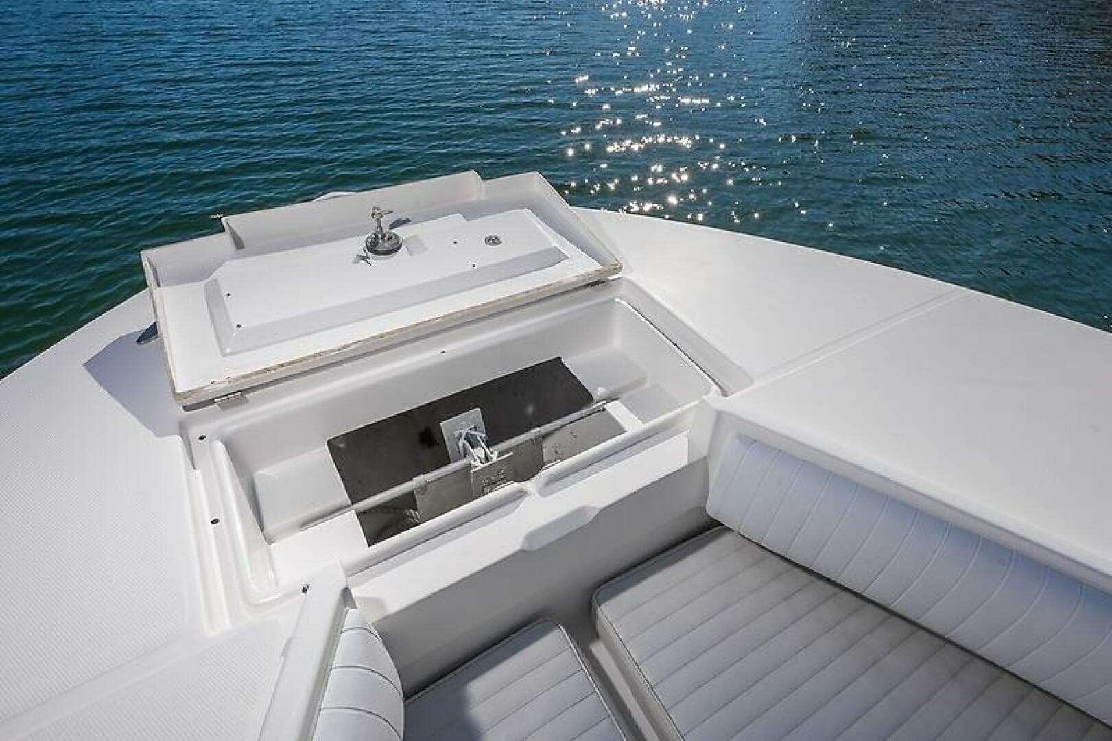 2008 Regulator 32 Forward Seating — photo 20