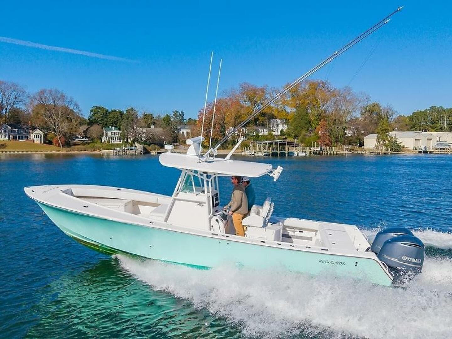 2008 Regulator 32 Forward Seating — photo 2