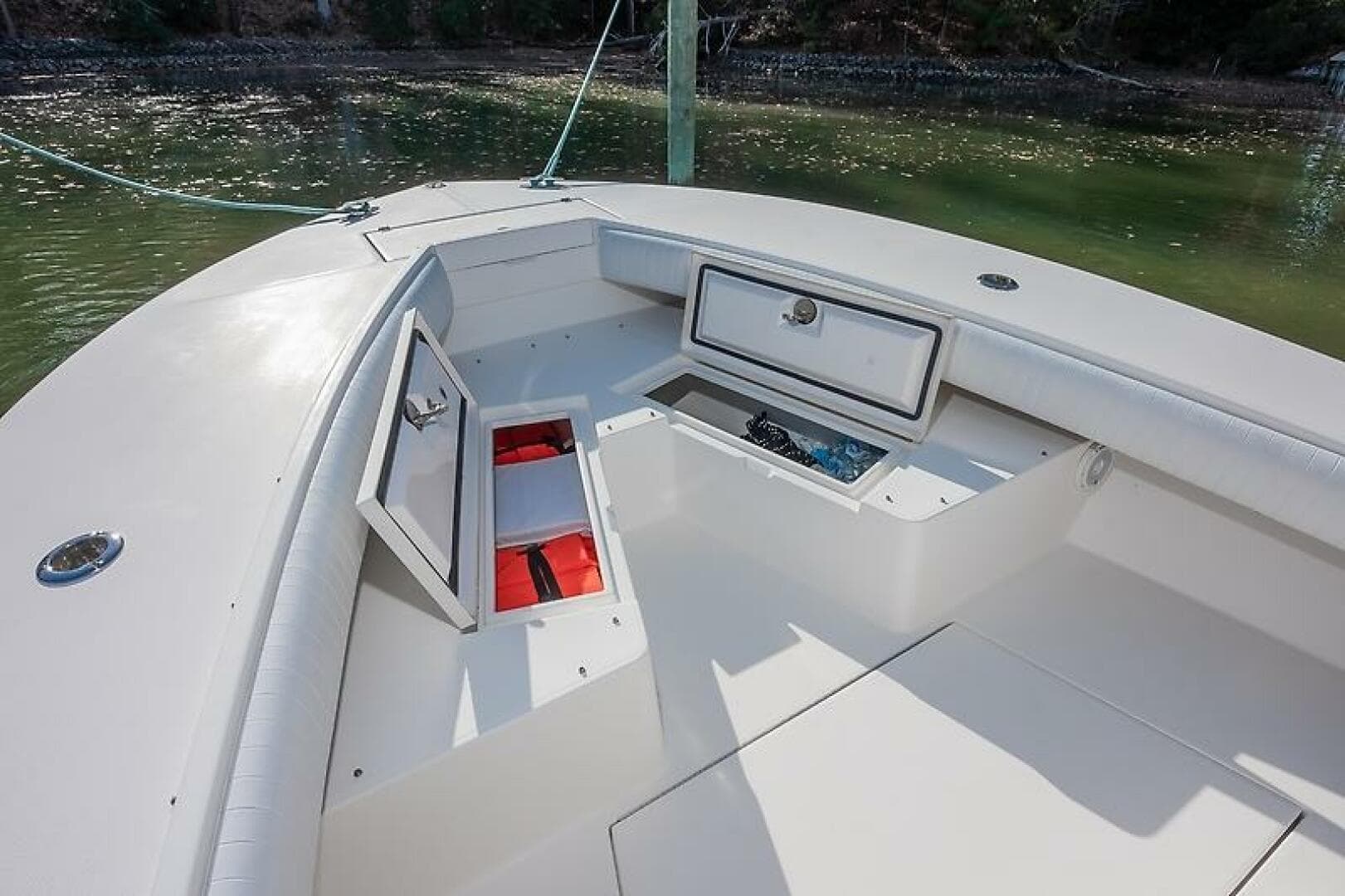 2008 Regulator 32 Forward Seating — photo 22