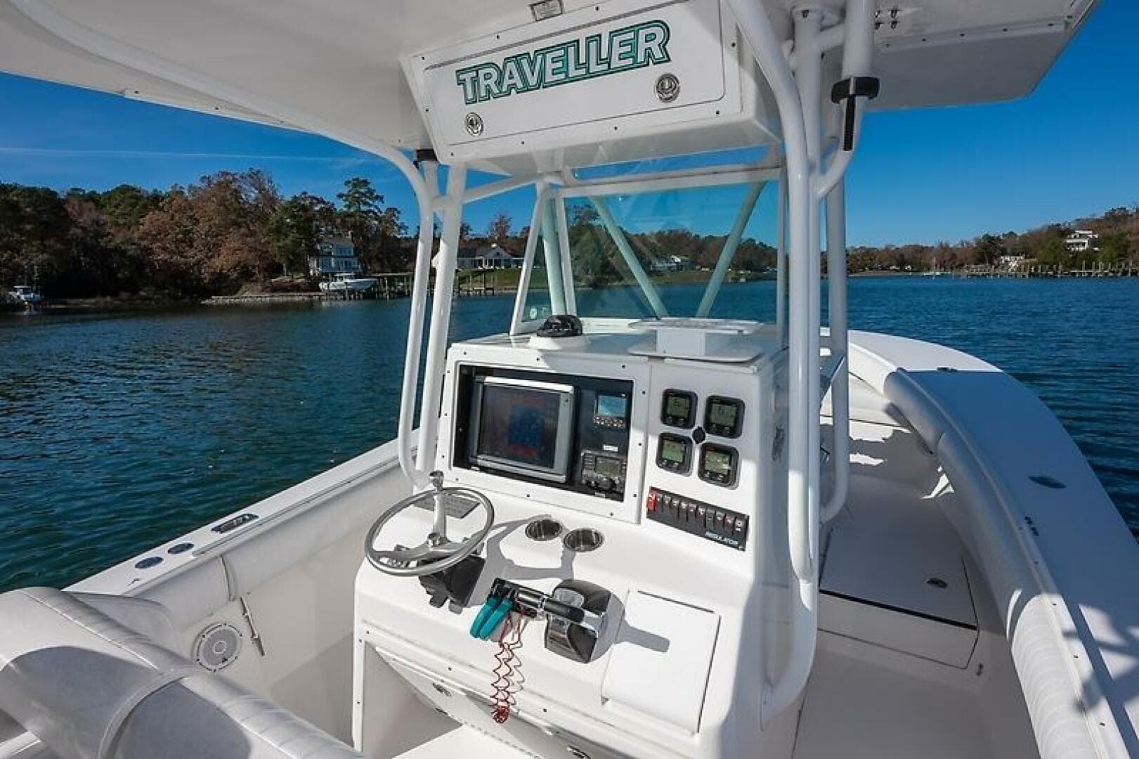 2008 Regulator 32 Forward Seating — photo 13