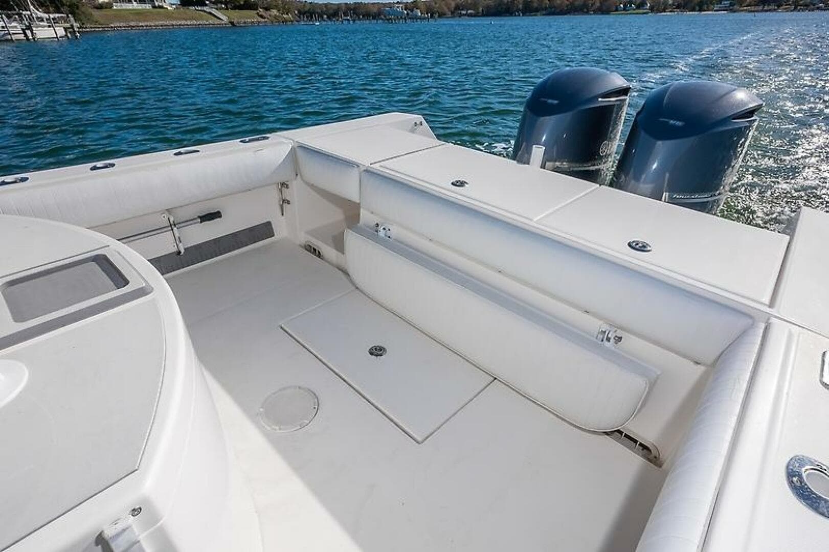 2008 Regulator 32 Forward Seating — photo 9
