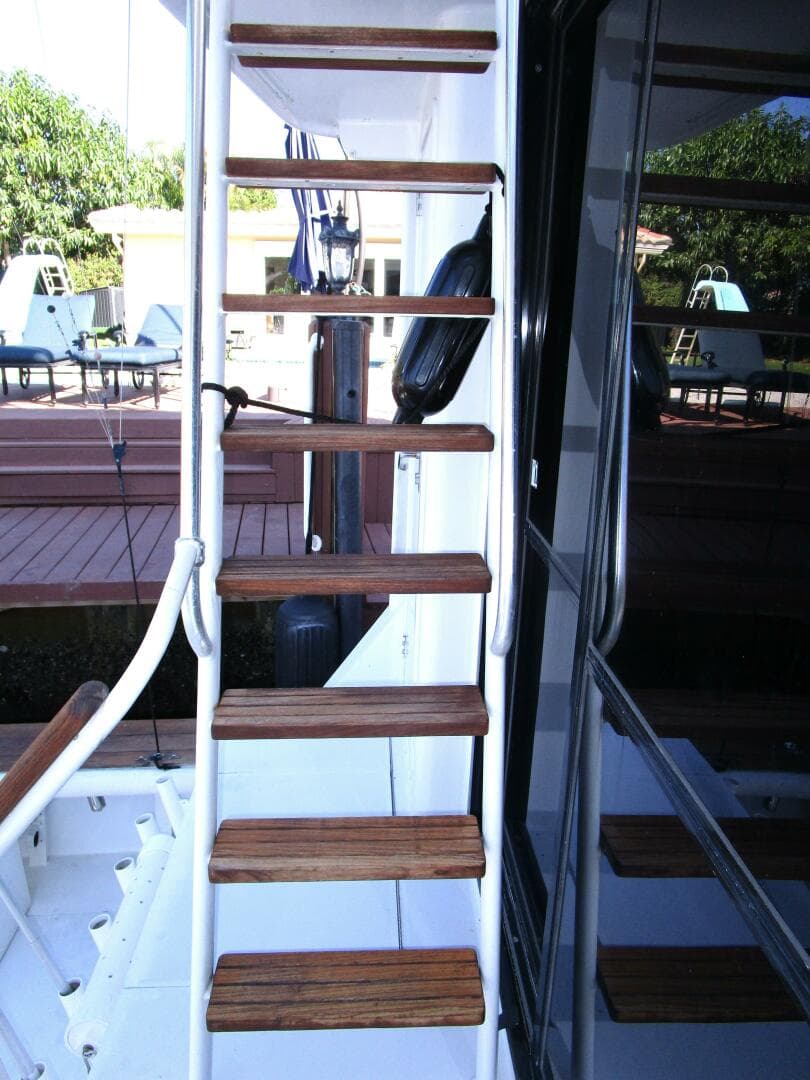 1989 Striker 62 Convertible — photo 53