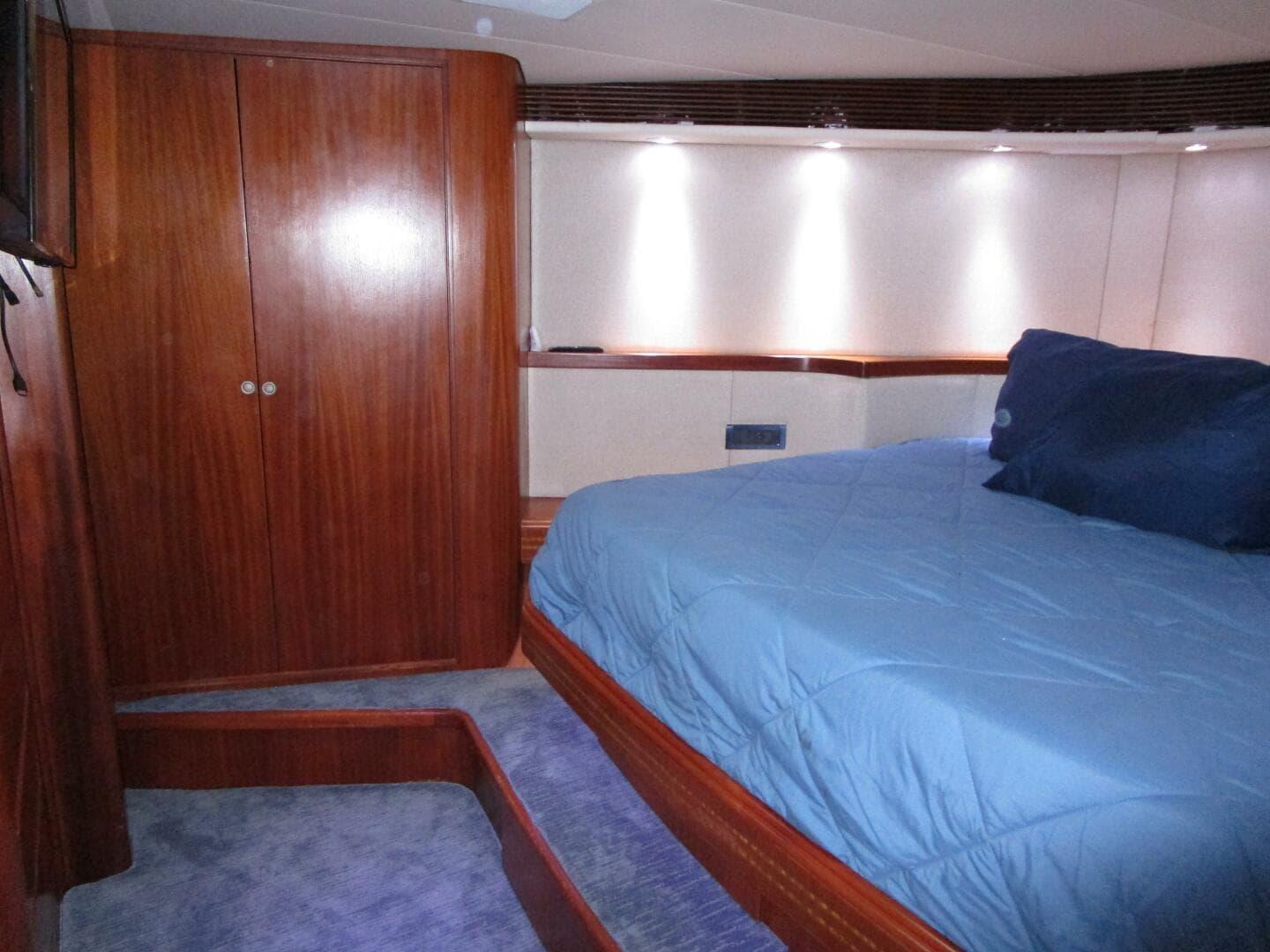 1989 Striker 62 Convertible — photo 31