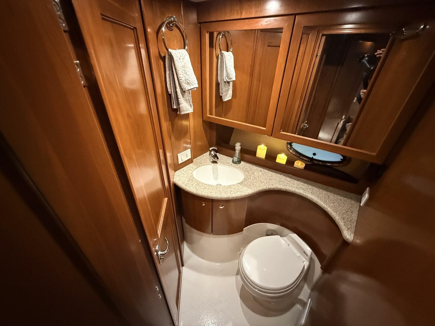 2006 Silverton 38 Sport Bridge — photo 18