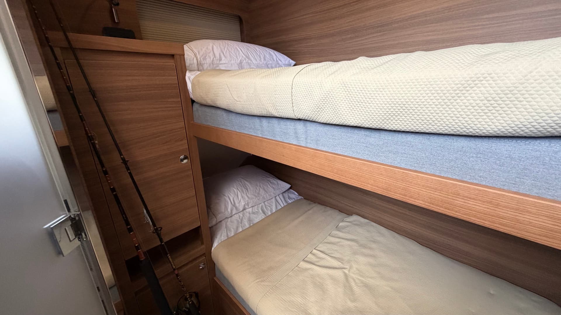 2025 Aquila 54 Enclosed Bridge — photo 91