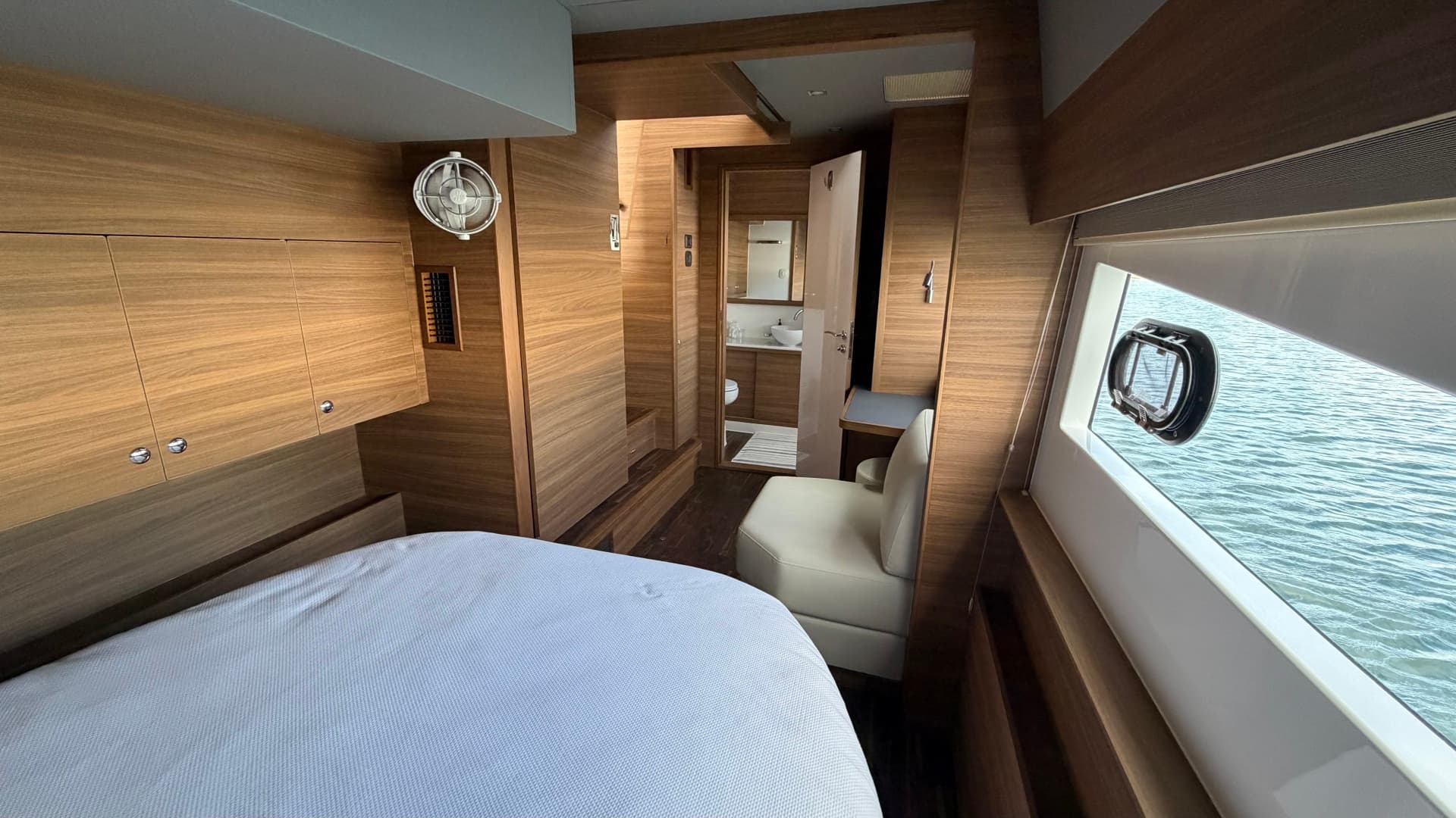 2025 Aquila 54 Enclosed Bridge — photo 95