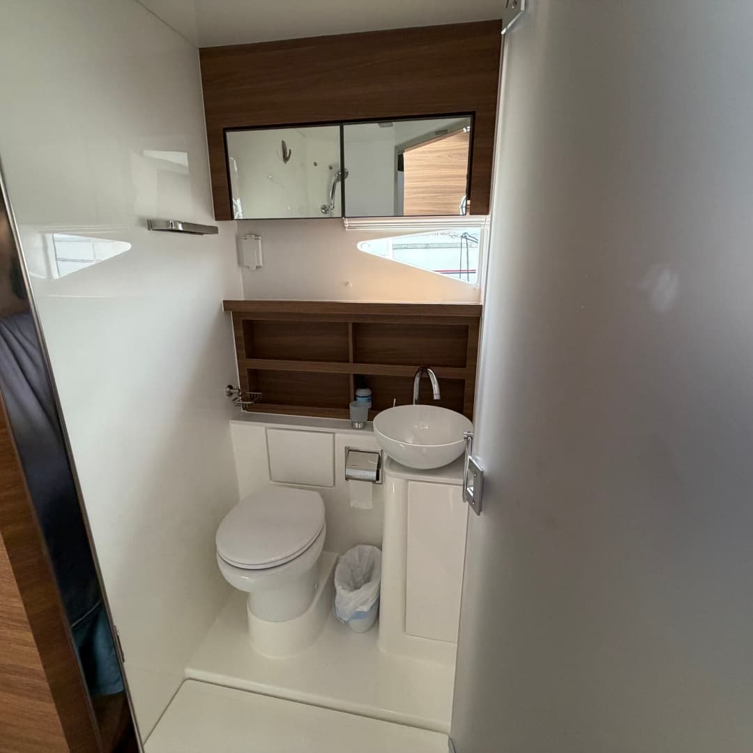 2025 Aquila 54 Enclosed Bridge — photo 88