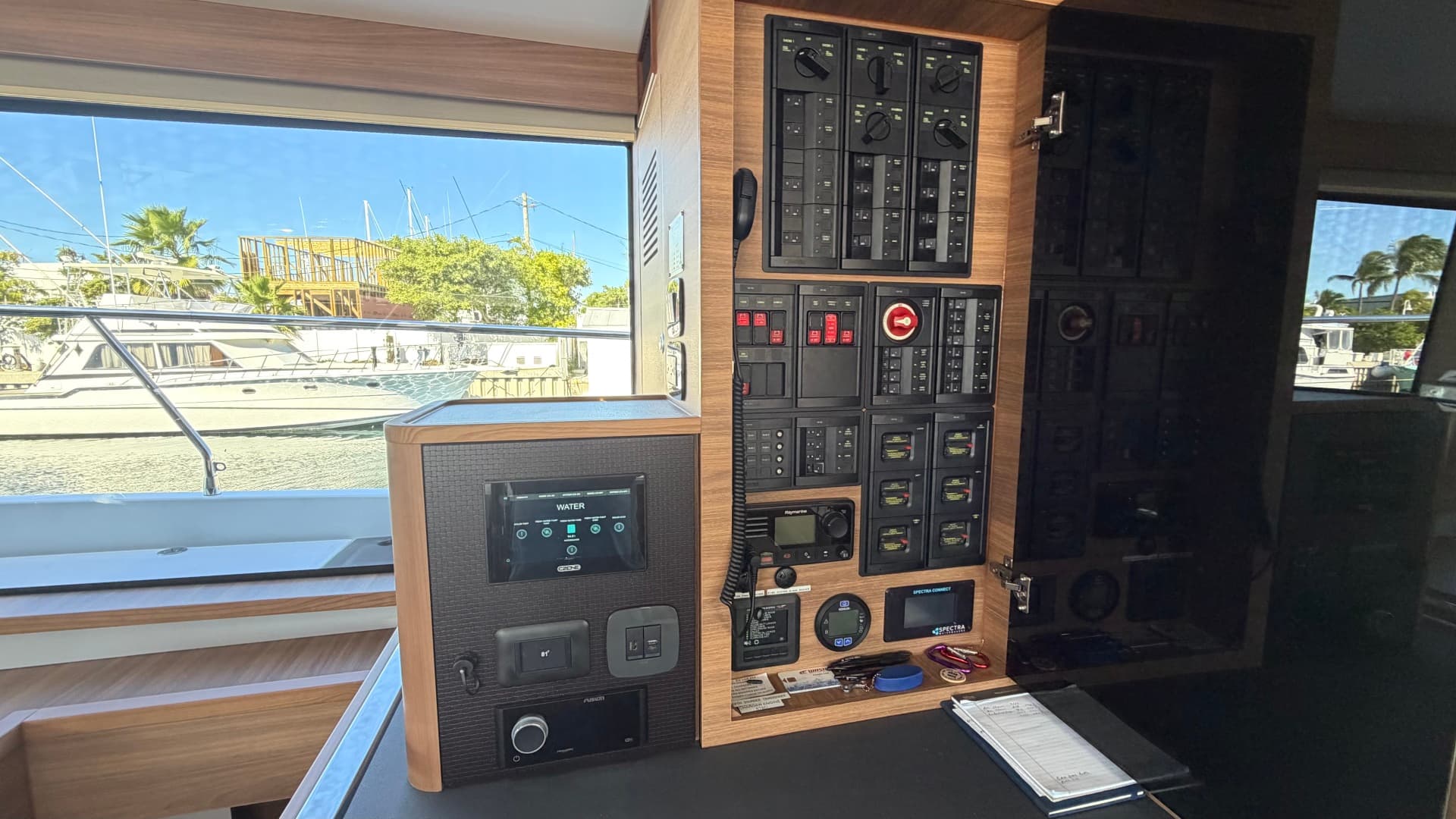 2025 Aquila 54 Enclosed Bridge — photo 38