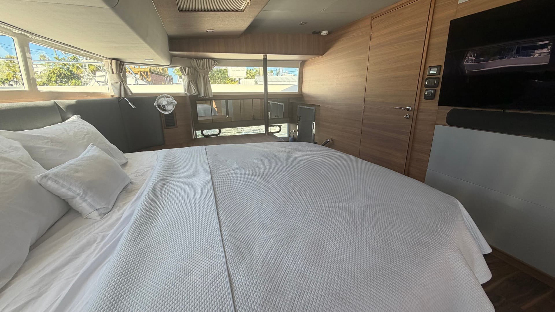 2025 Aquila 54 Enclosed Bridge — photo 51