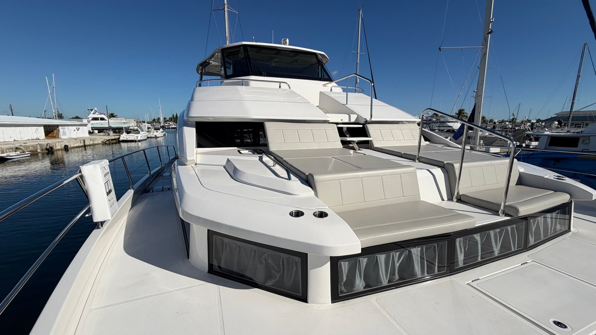 2025 Aquila 54 Enclosed Bridge — photo 4