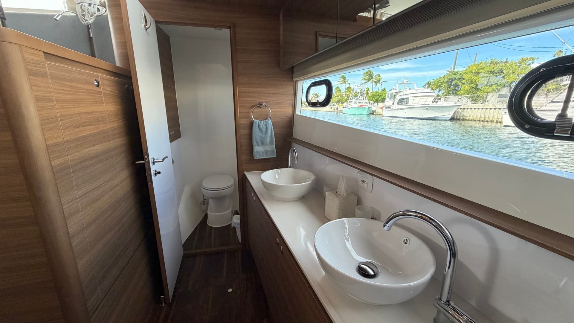 2025 Aquila 54 Enclosed Bridge — photo 94