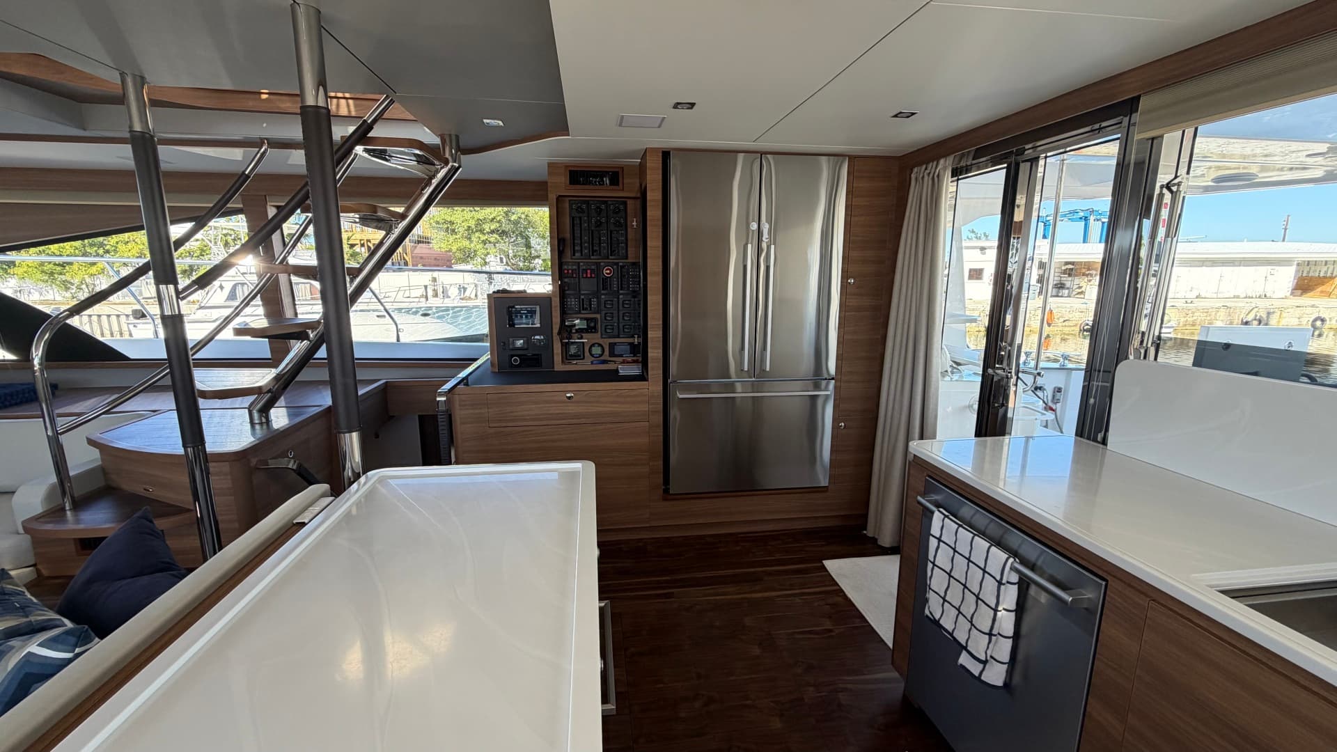 2025 Aquila 54 Enclosed Bridge — photo 25