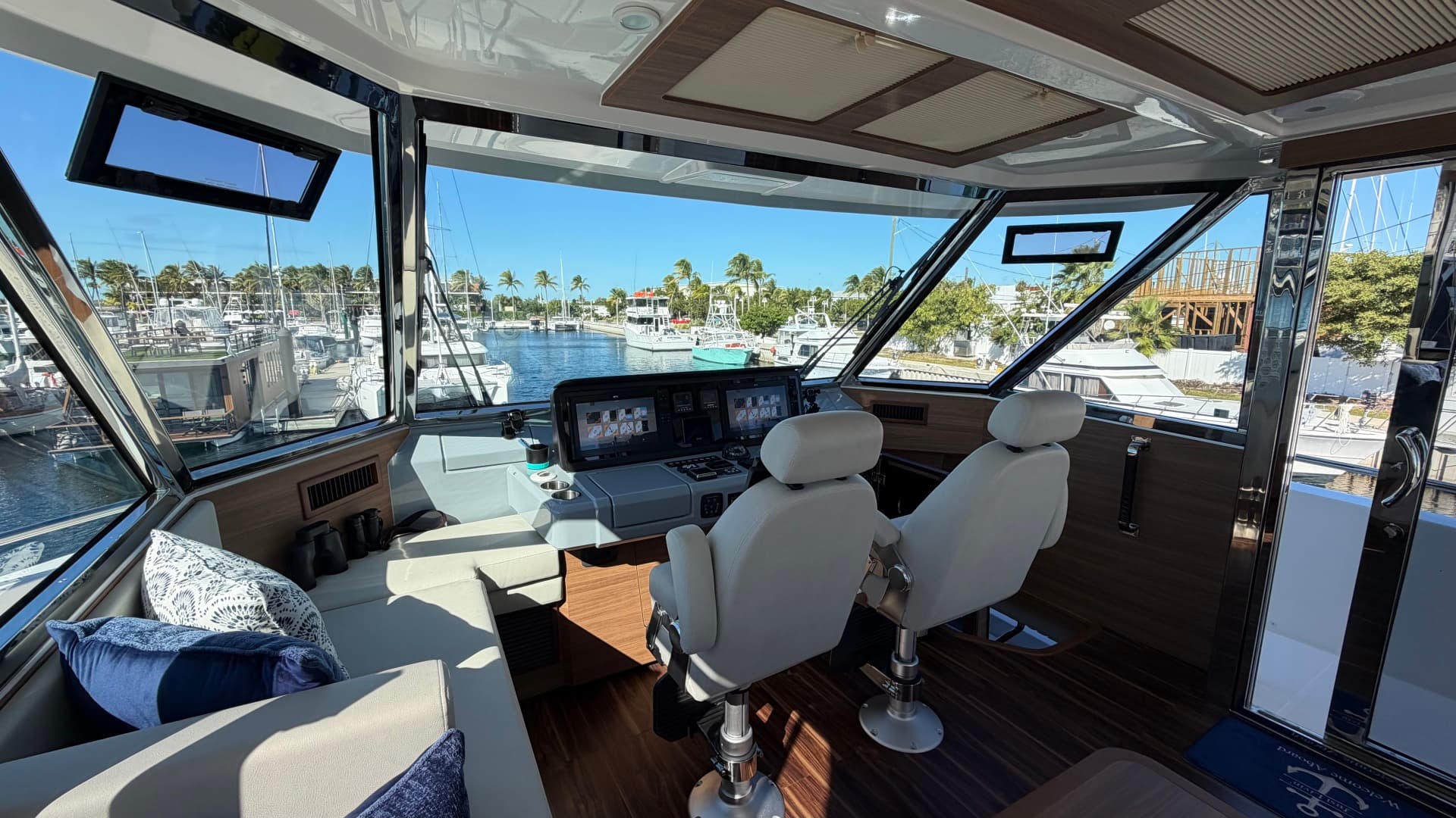 2025 Aquila 54 Enclosed Bridge — photo 68