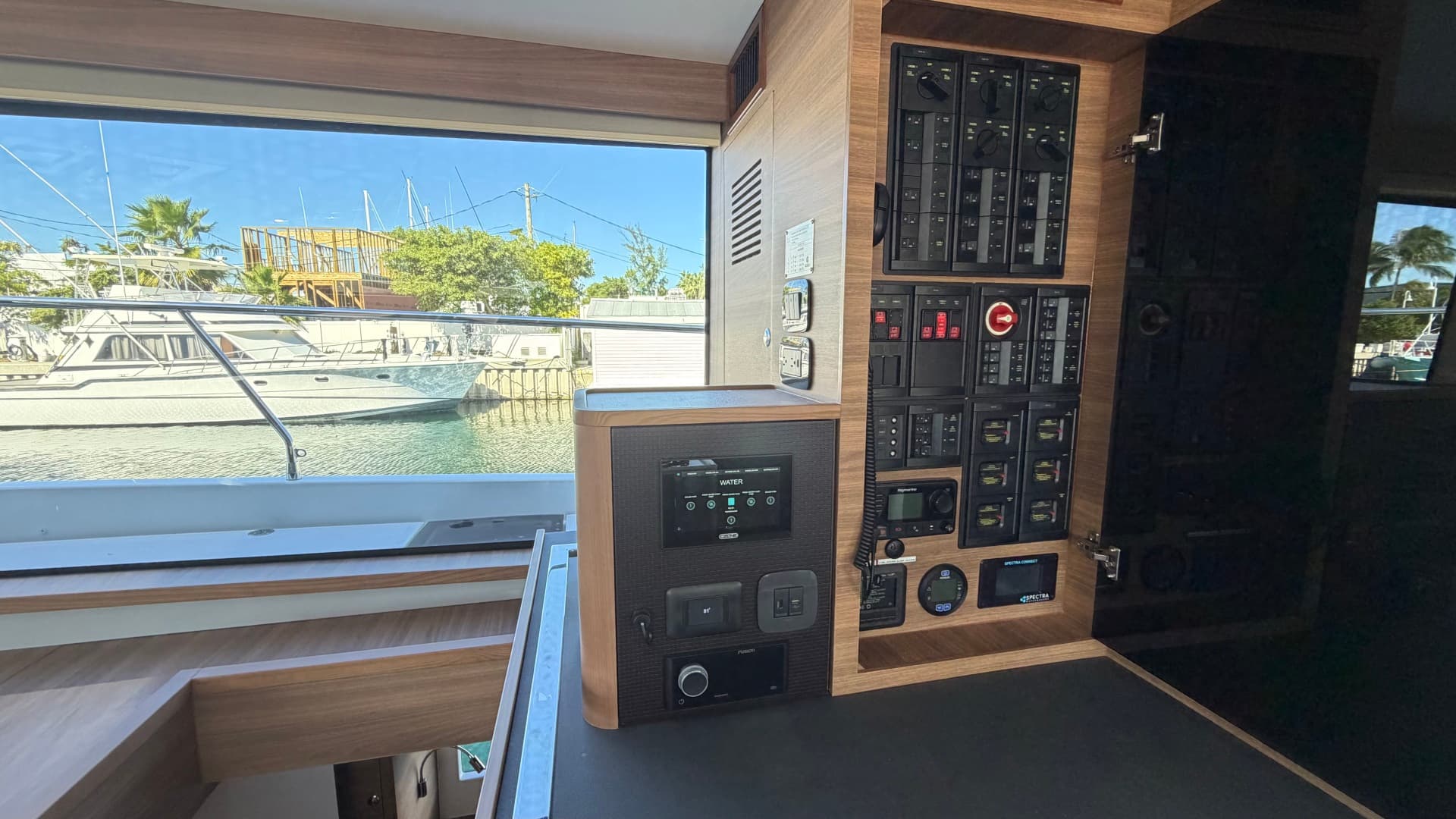 2025 Aquila 54 Enclosed Bridge — photo 36