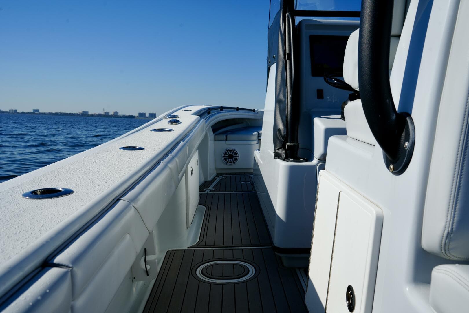 2023 Yellowfin 32 Offshore — photo 30