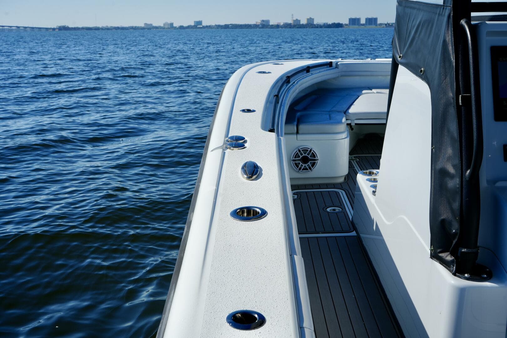 2023 Yellowfin 32 Offshore — photo 18