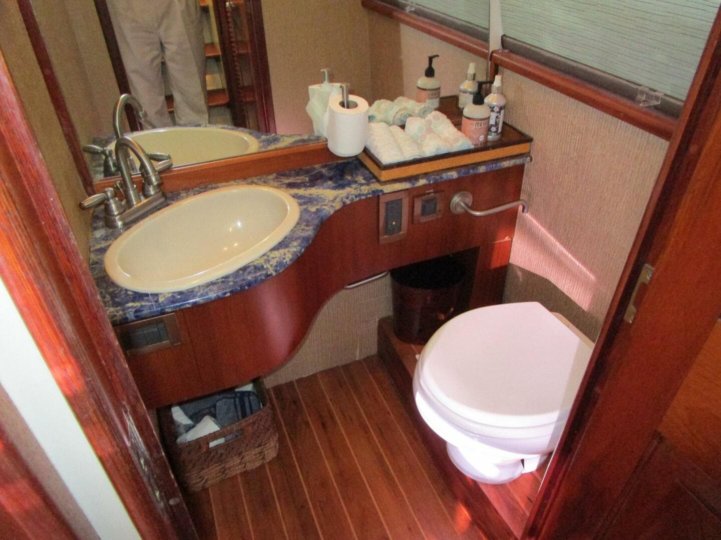 1990 Viking Cockpit — photo 15