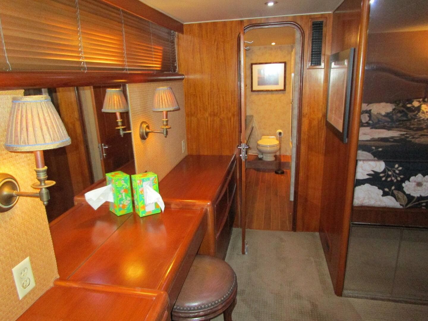 1990 Viking Cockpit — photo 23