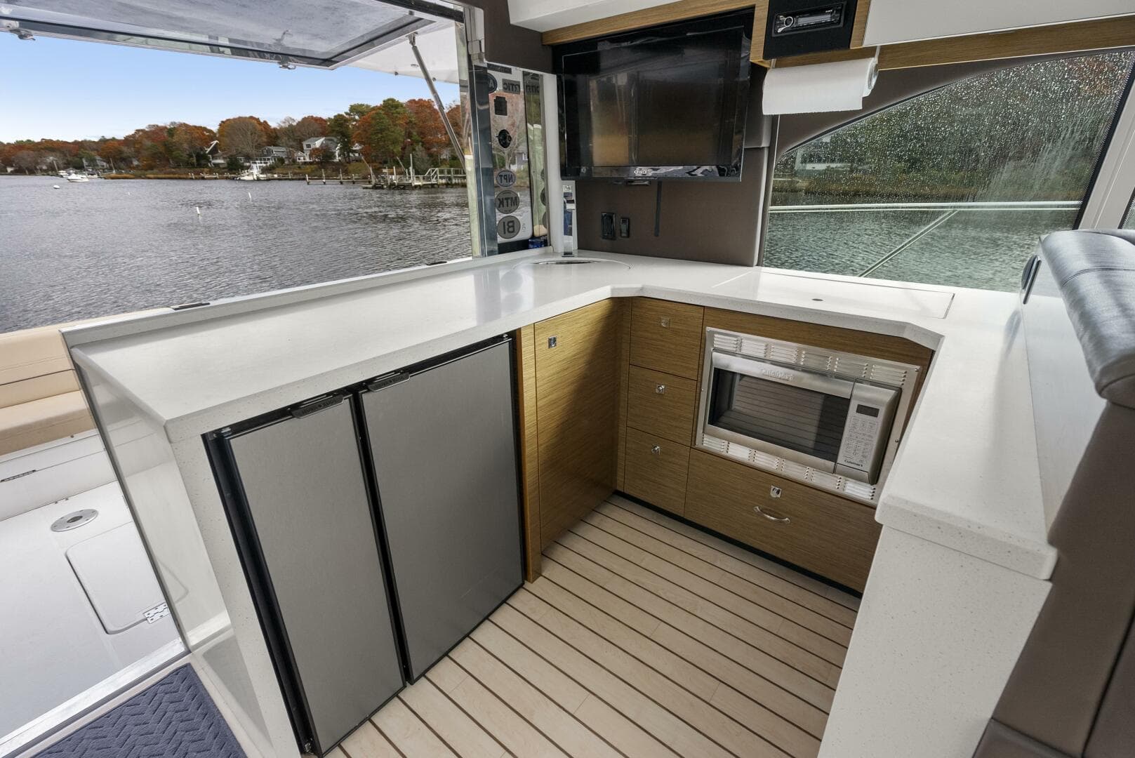 2014 Cruisers Yachts — photo 21