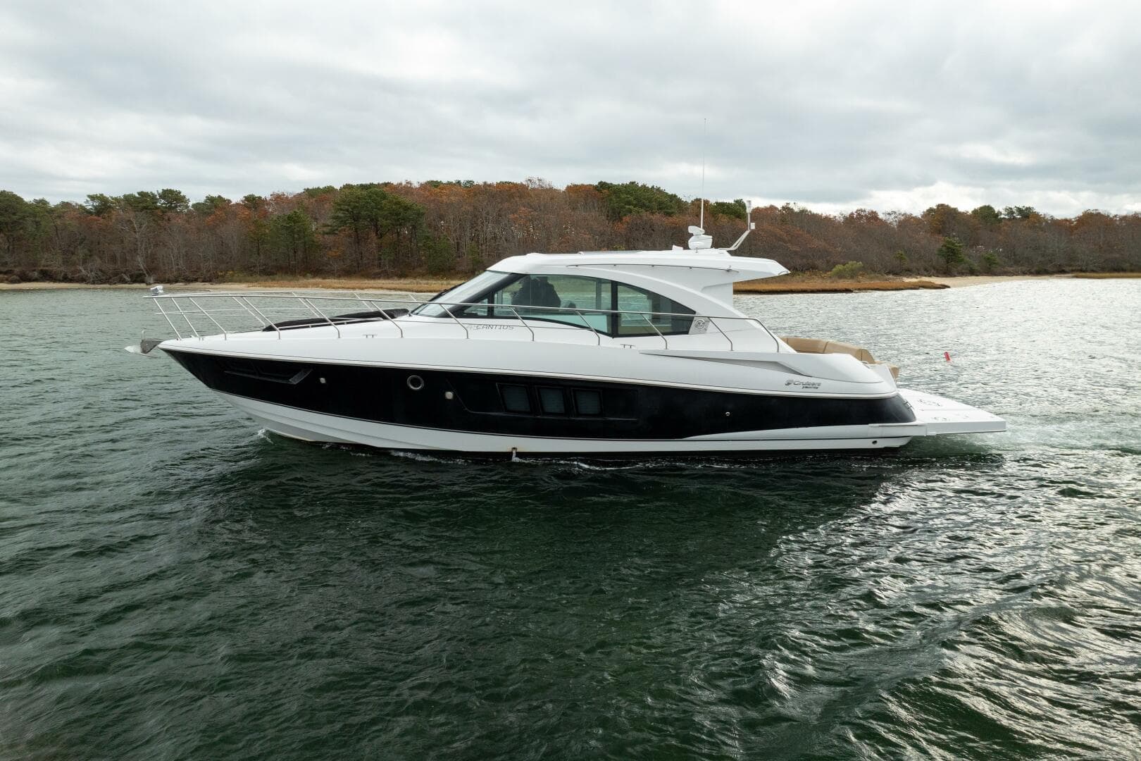 2014 Cruisers Yachts — photo 4
