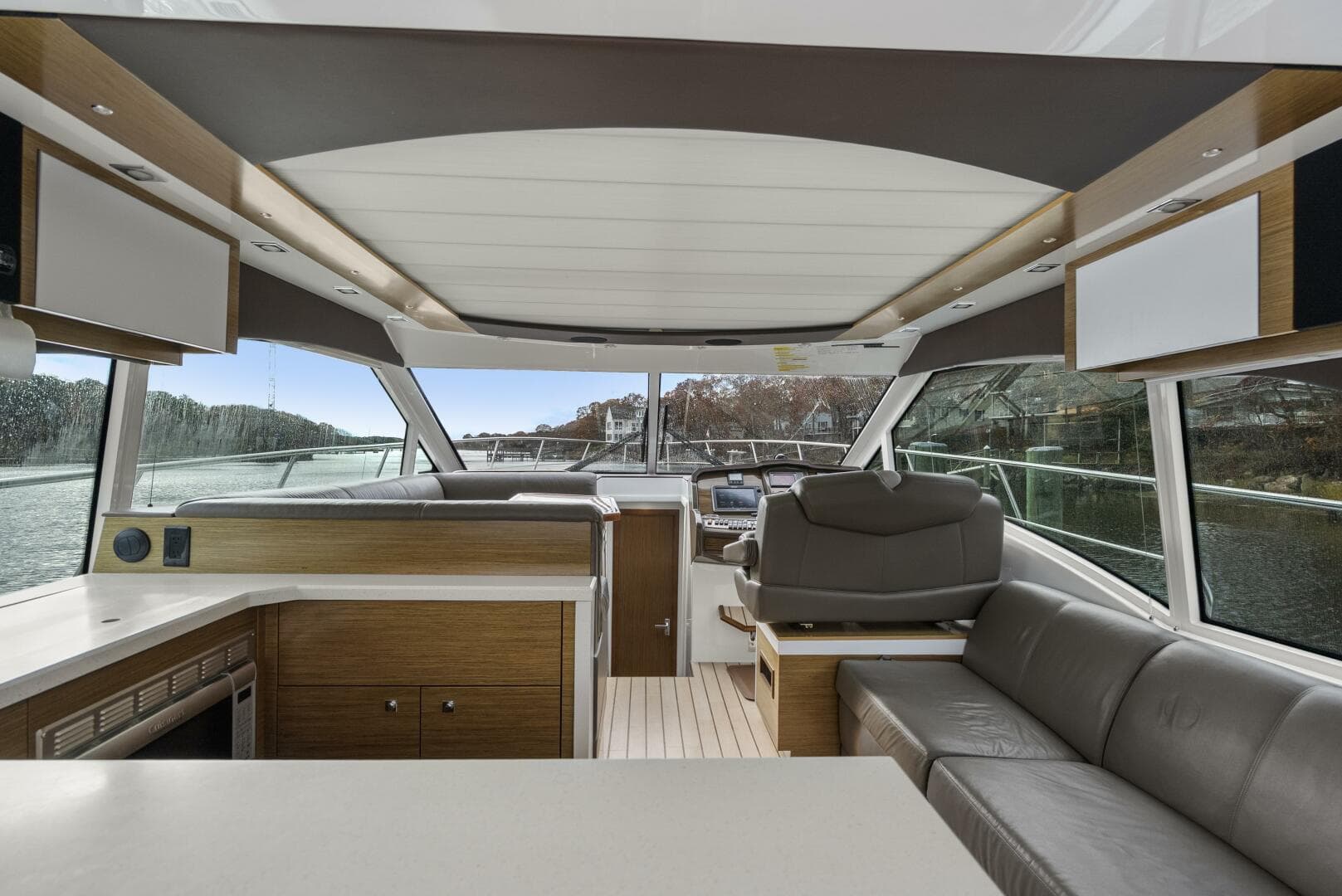 2014 Cruisers Yachts — photo 19