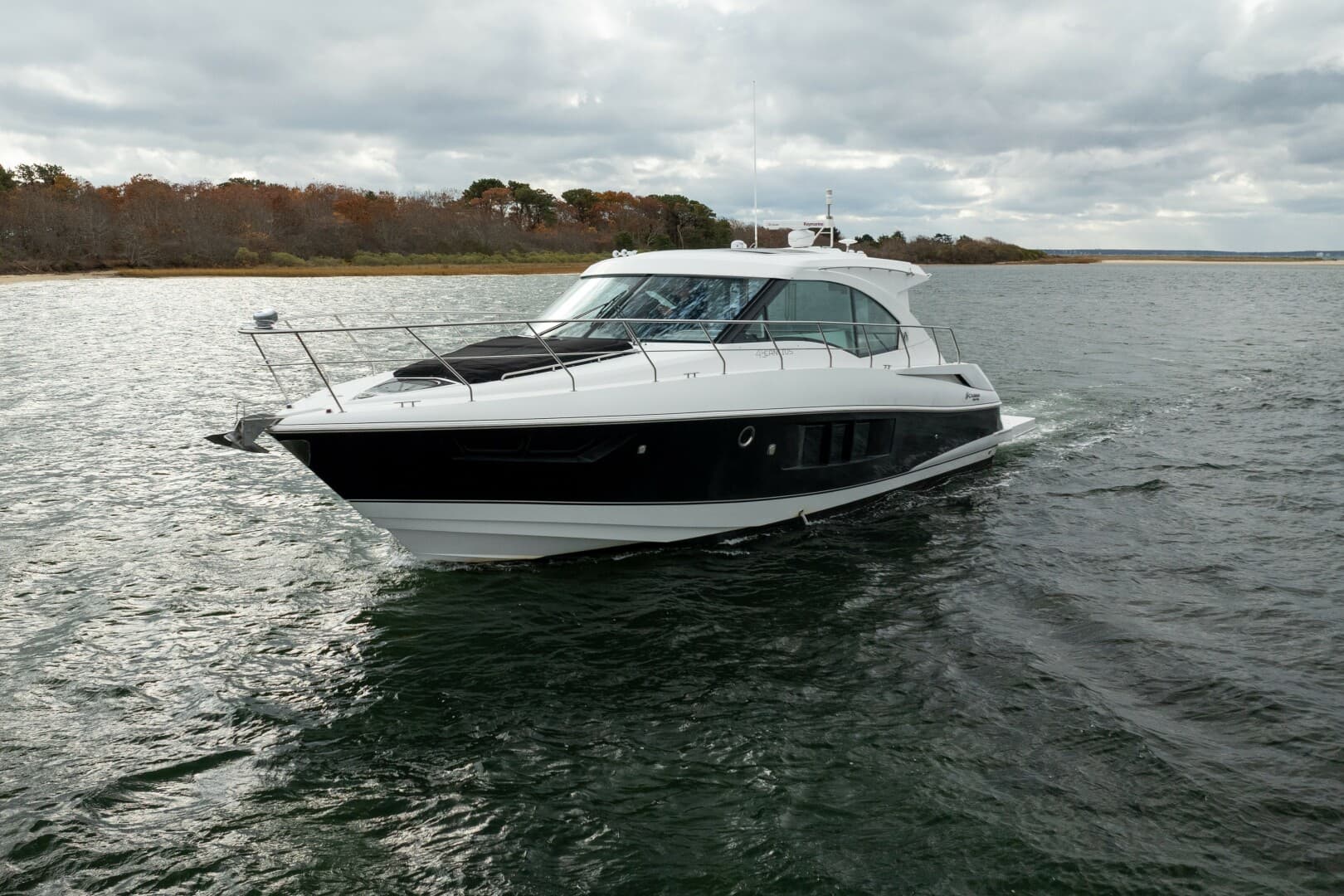 2014 Cruisers Yachts