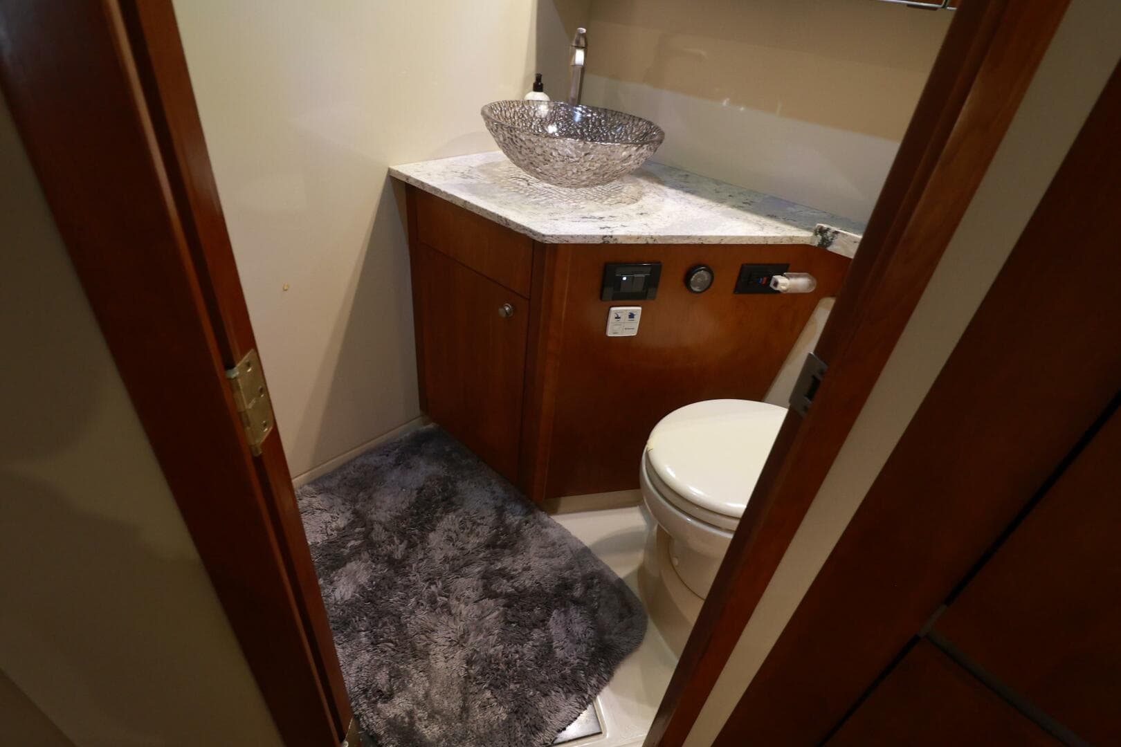 2007 Cruisers 520 Express — photo 49