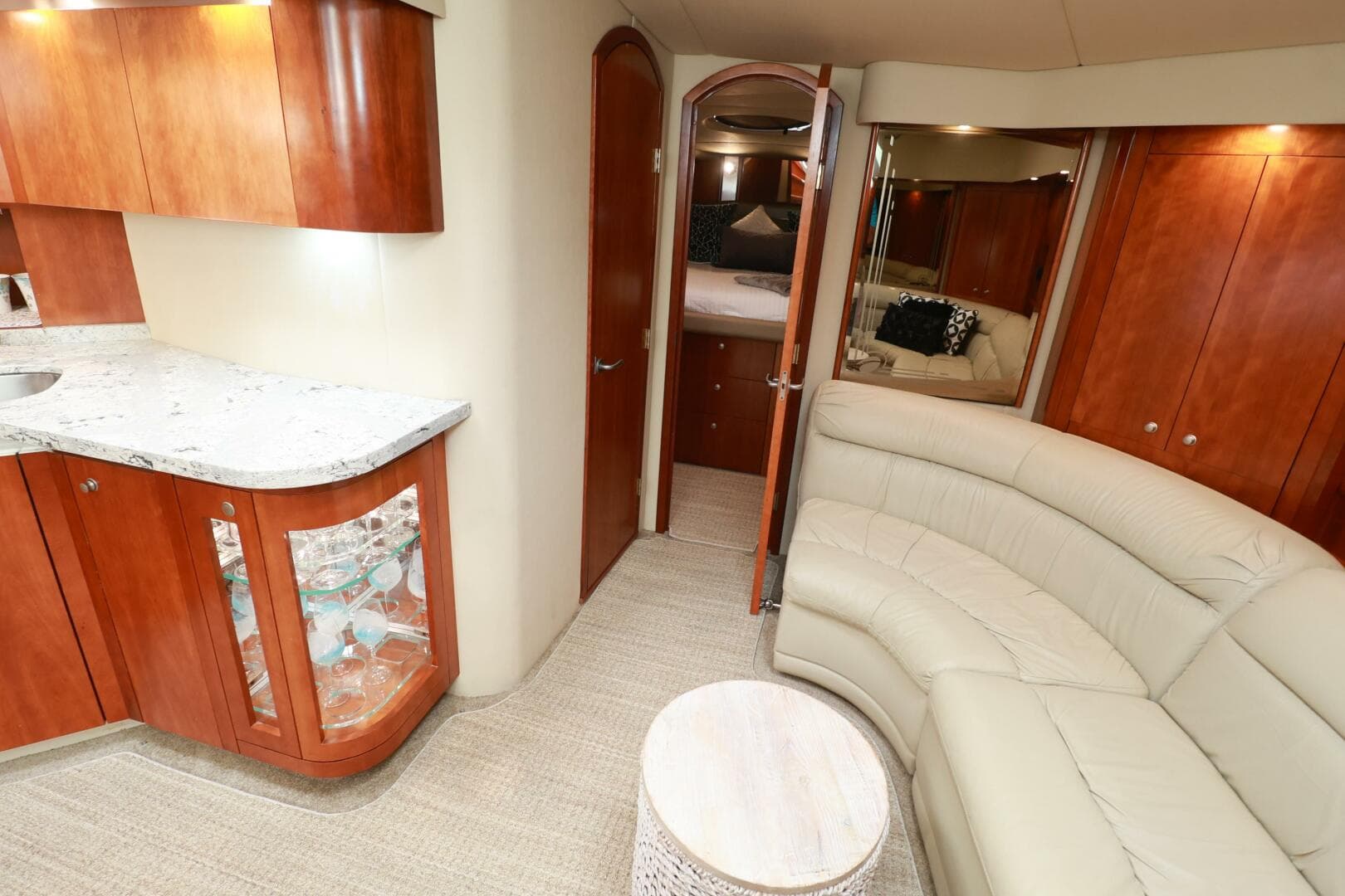 2007 Cruisers 520 Express — photo 27