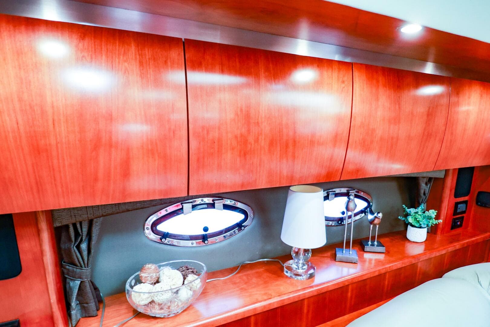 2007 Cruisers 520 Express — photo 25