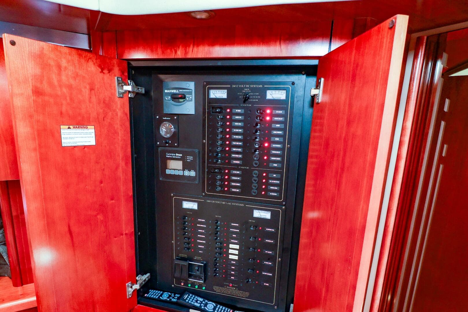 2007 Cruisers 520 Express — photo 26