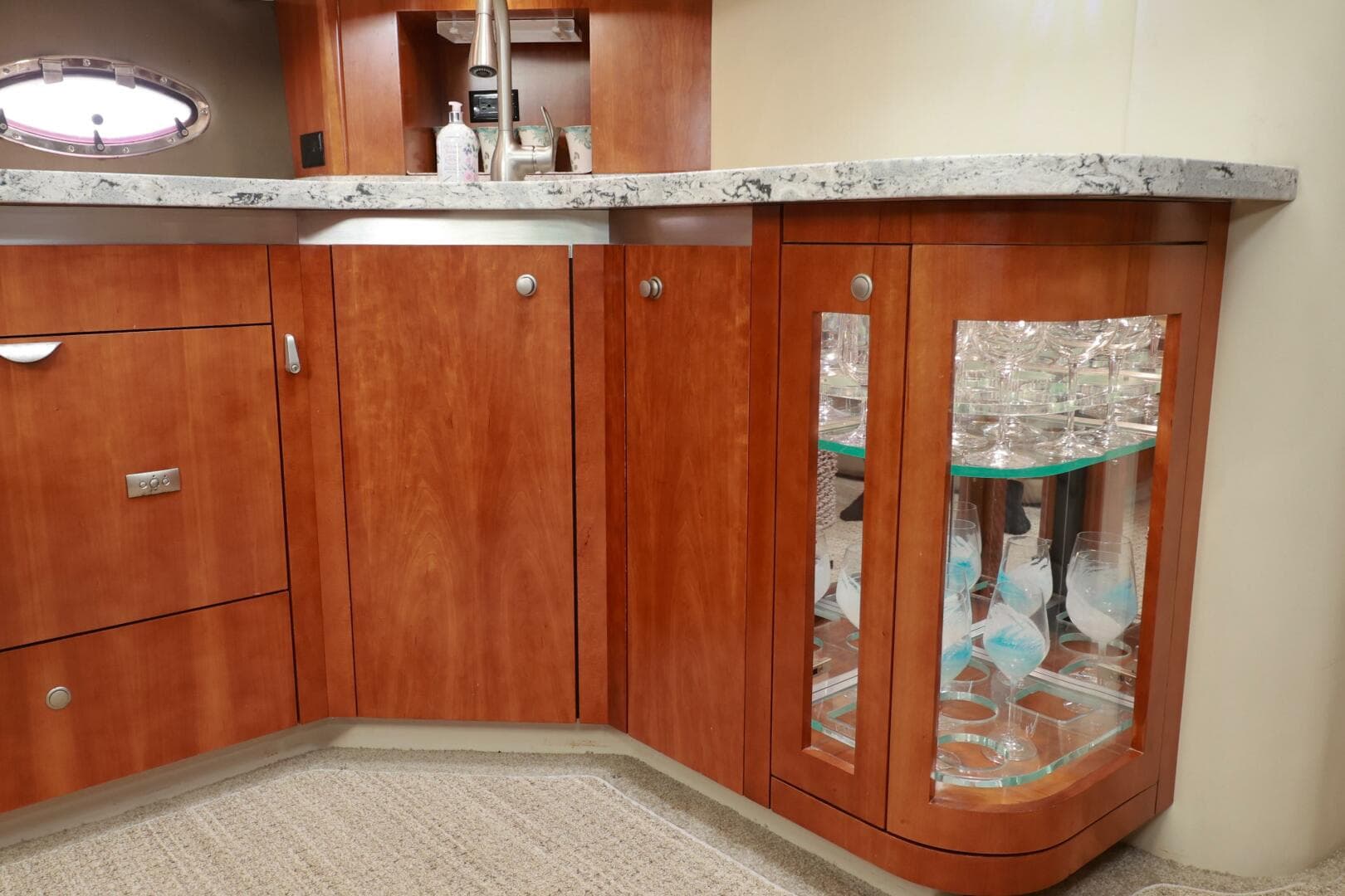 2007 Cruisers 520 Express — photo 30