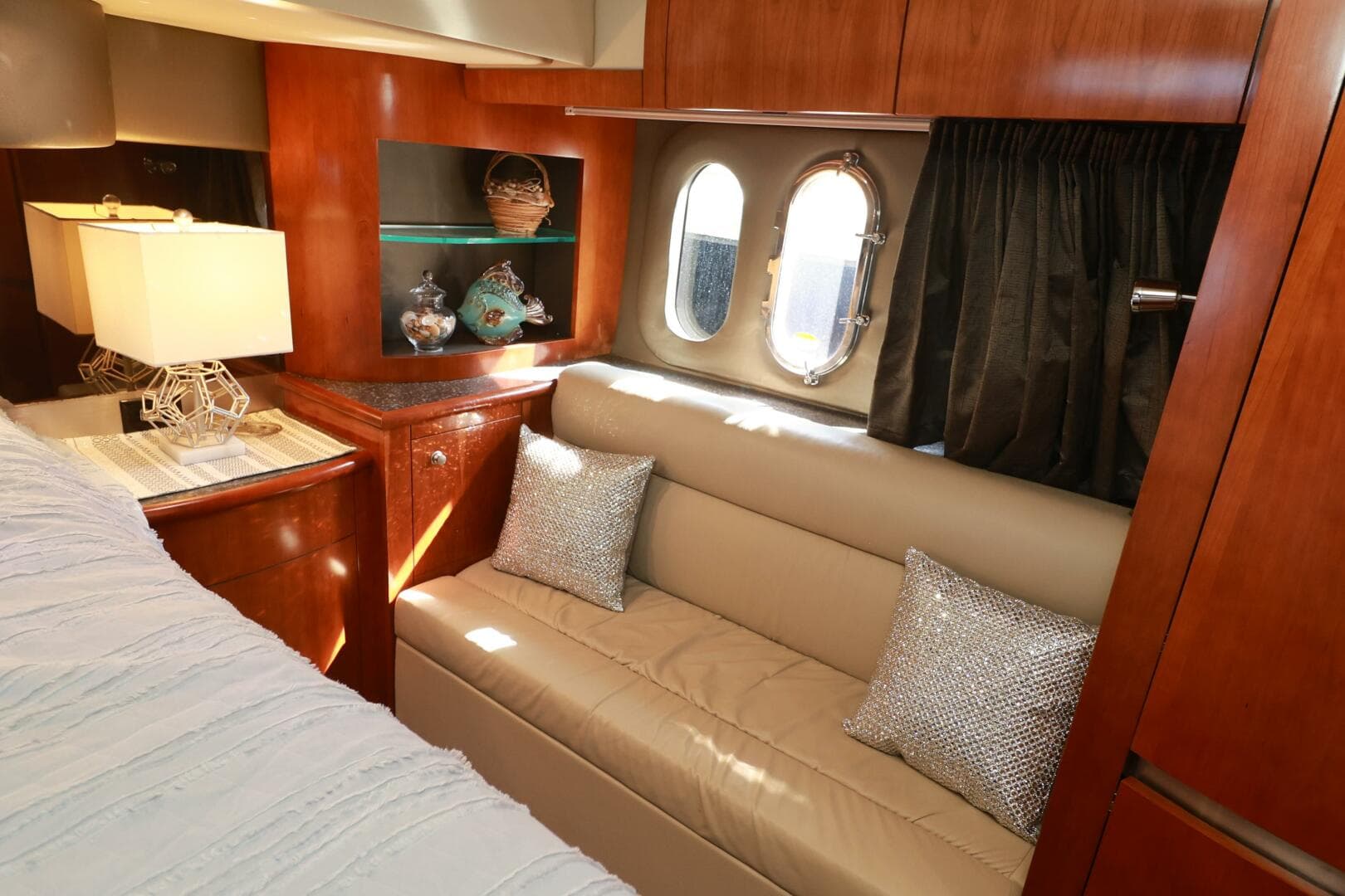 2007 Cruisers 520 Express — photo 39