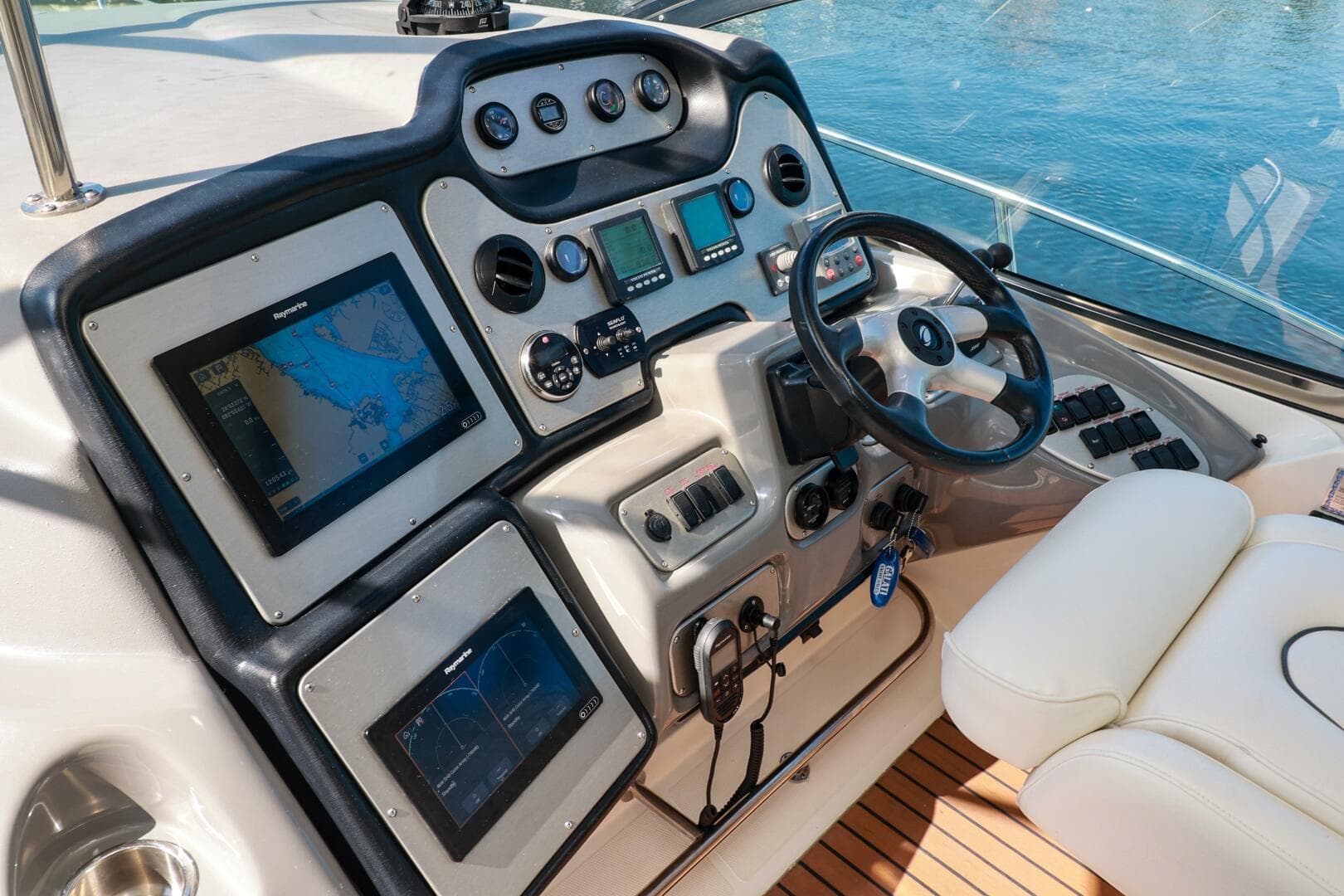 2007 Cruisers 520 Express — photo 16