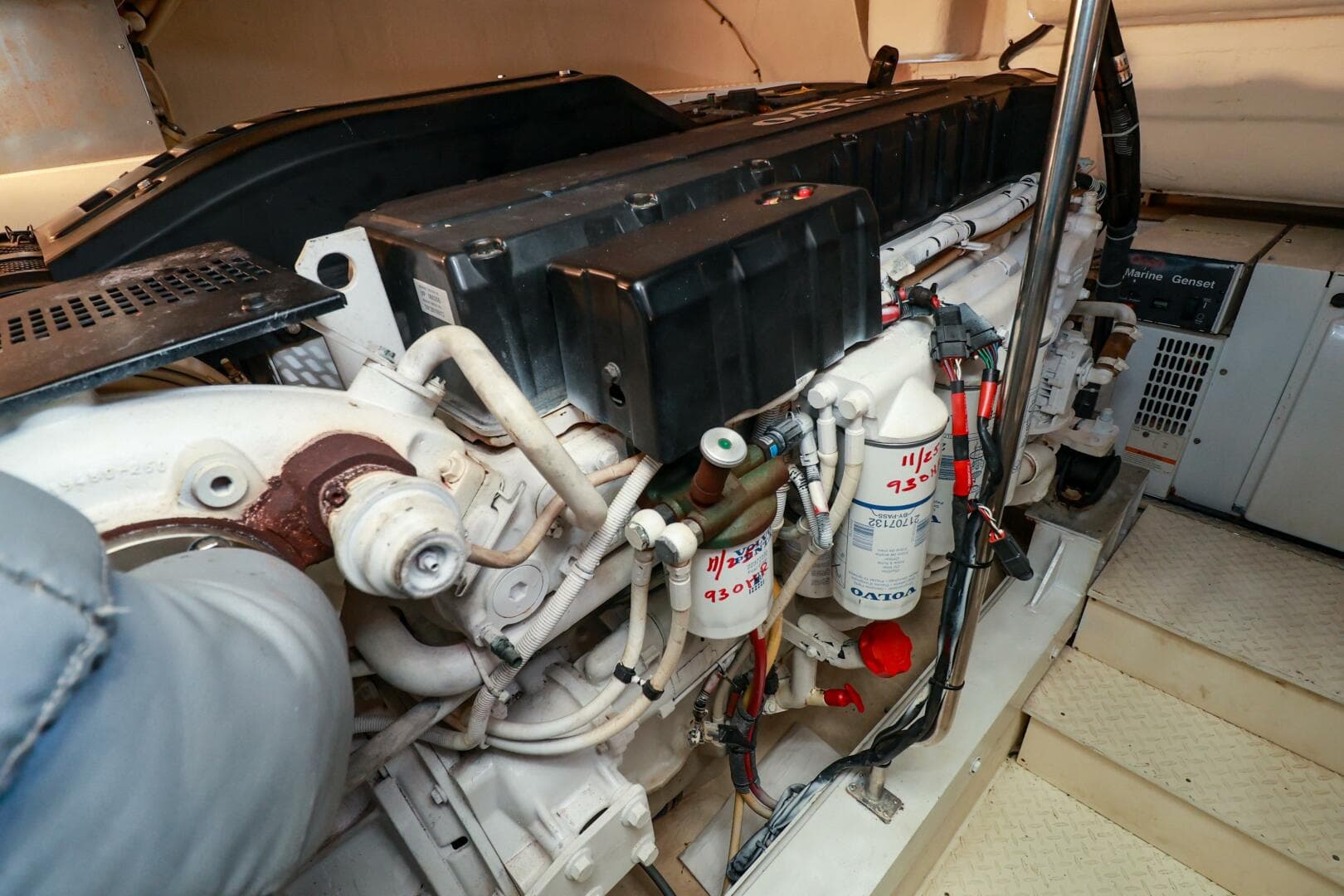 2007 Cruisers 520 Express — photo 51