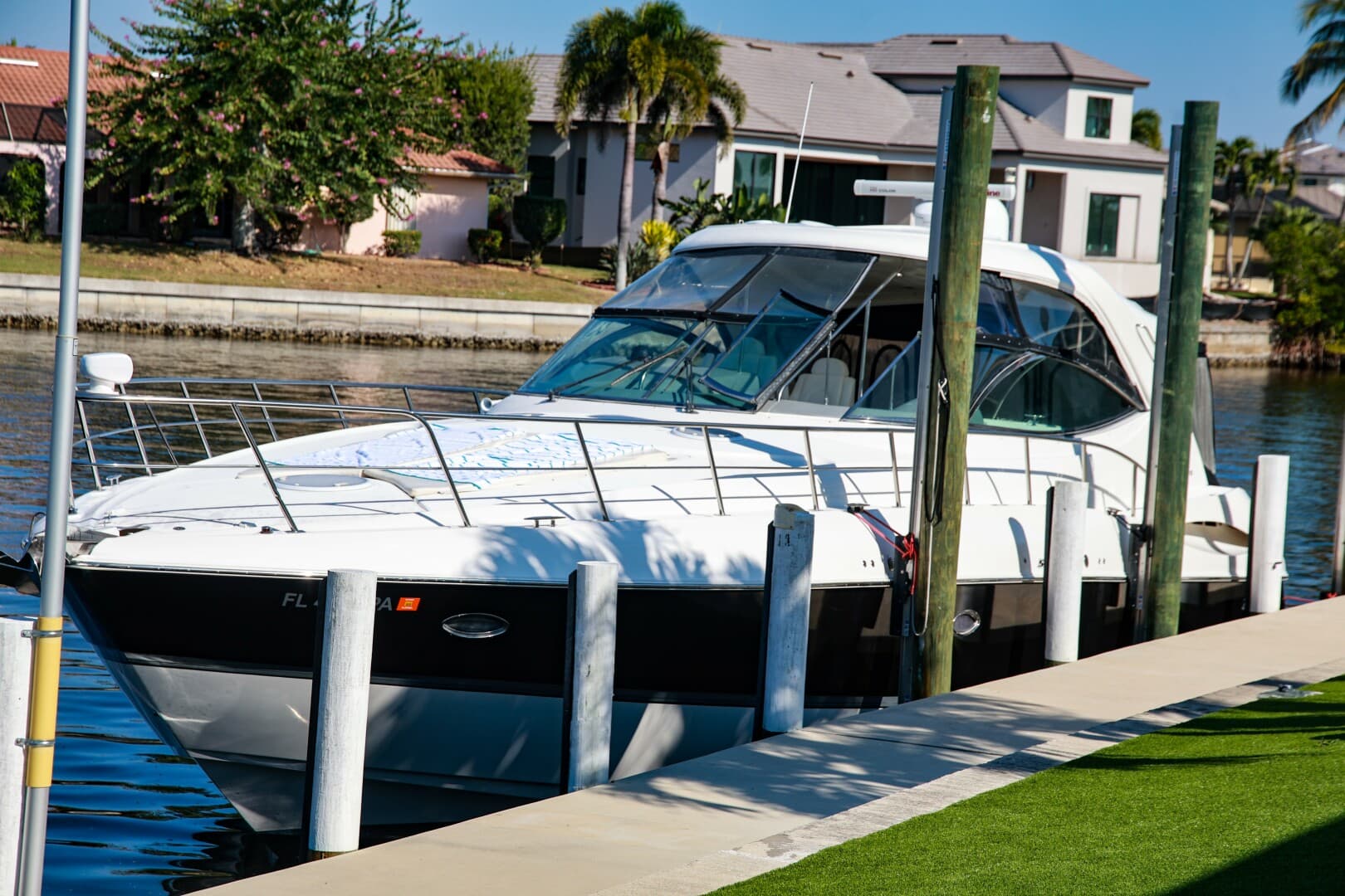 2007 Cruisers 520 Express — photo 2