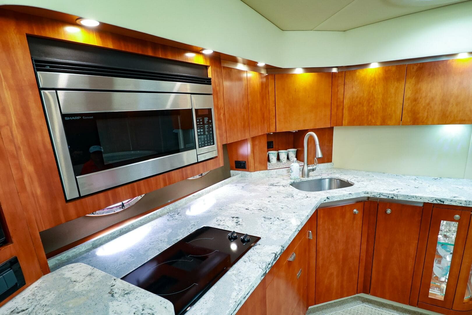 2007 Cruisers 520 Express — photo 24