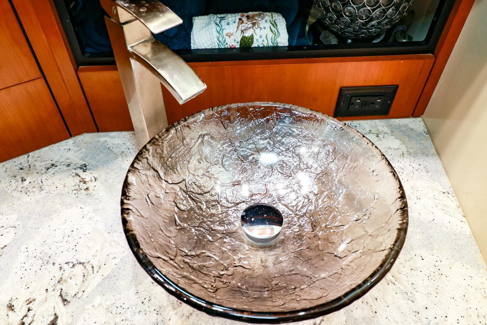 2007 Cruisers 520 Express — photo 43