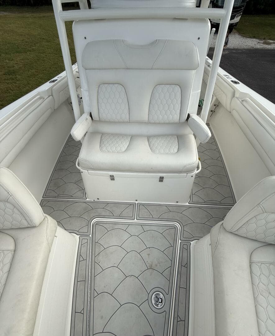 2017 Regulator 28 — photo 5