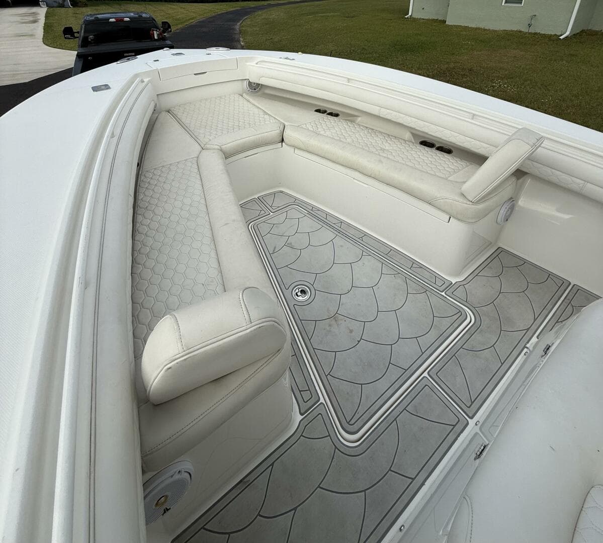 2017 Regulator 28 — photo 3