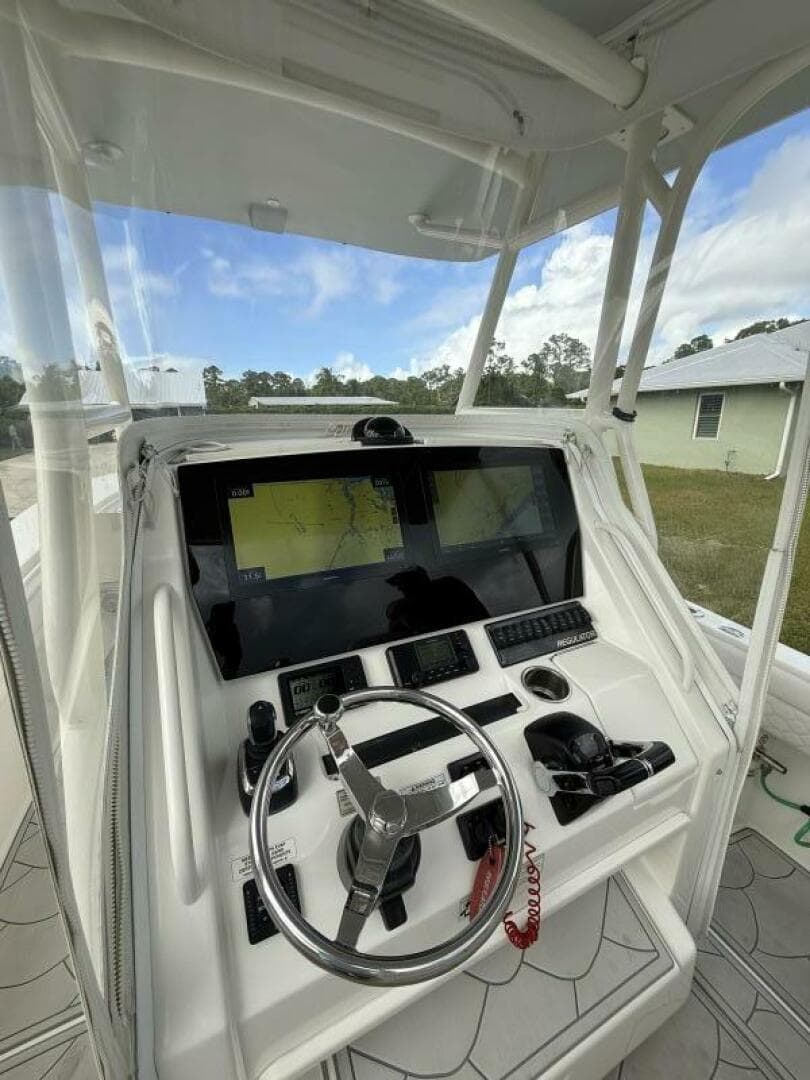 2017 Regulator 28 — photo 11