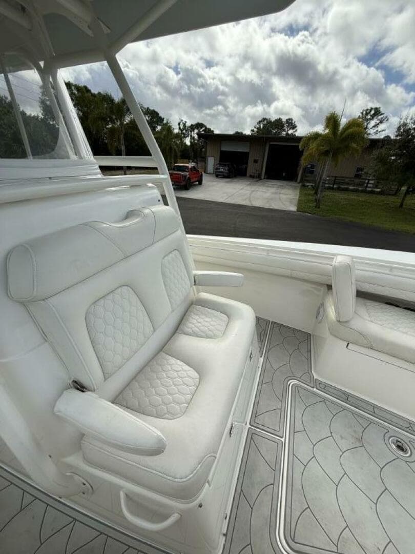 2017 Regulator 28 — photo 6