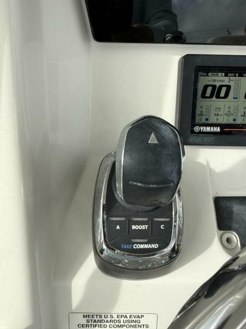 2017 Regulator 28 — photo 13