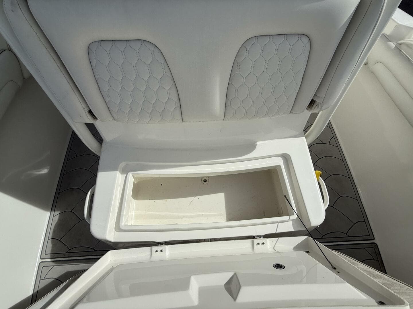 2017 Regulator 28 — photo 10