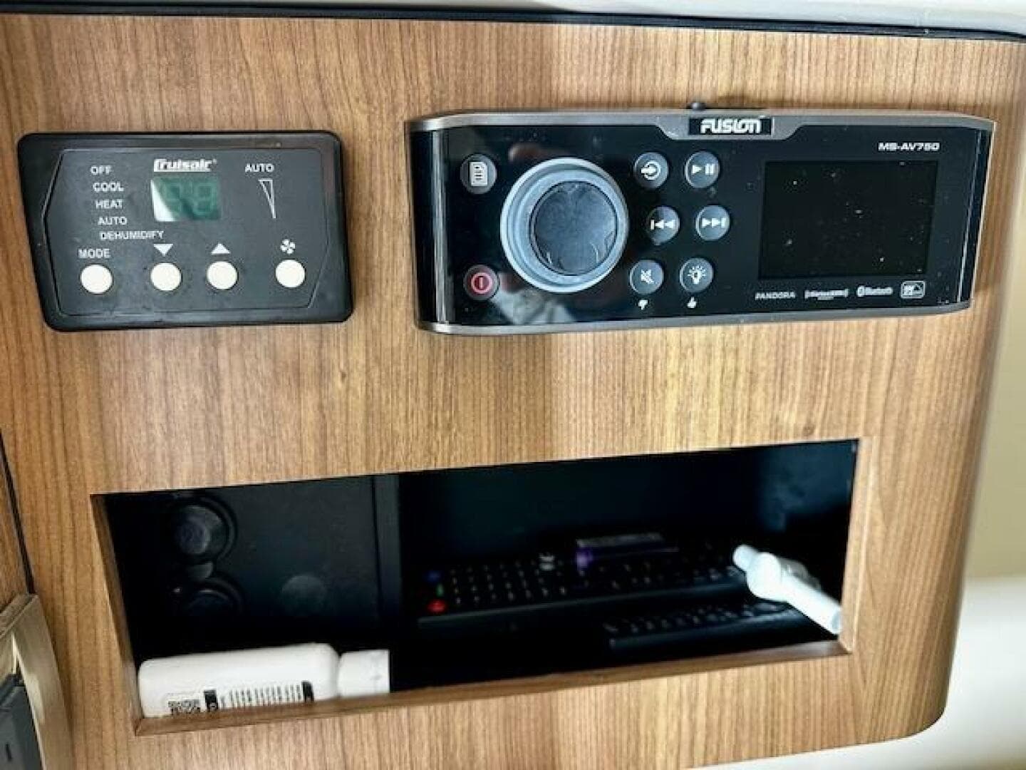 2016 Boston Whaler 285 Conquest — photo 19