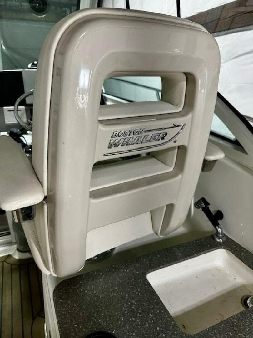 2016 Boston Whaler 285 Conquest — photo 31