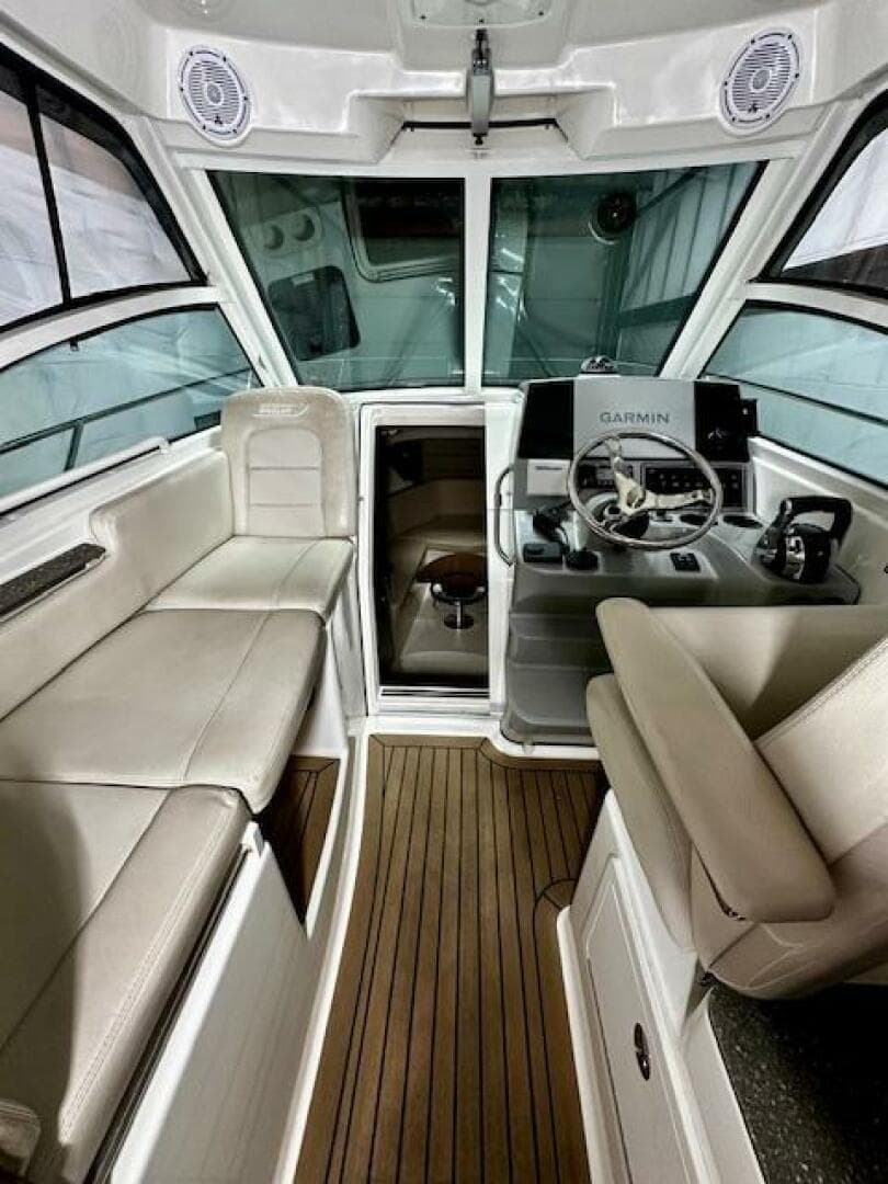 2016 Boston Whaler 285 Conquest — photo 4